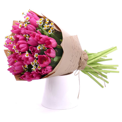 03001523_sweet-cyklamenove-tulipany-s-kamilkami