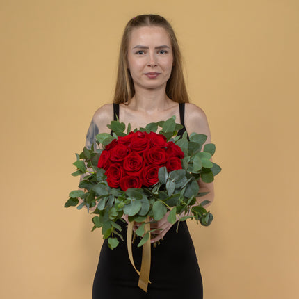 03001537_sweet-cervene-ruze-a-eukalyptus