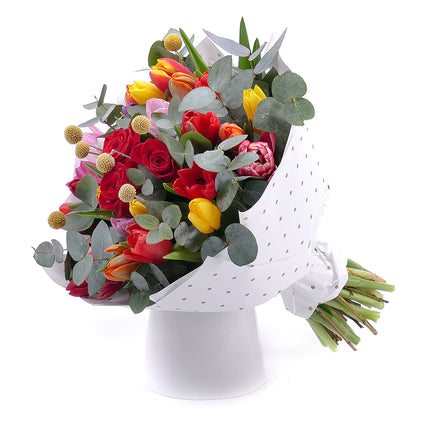 03001539_sweet-cervene-ruze-a-farebne-tulipany