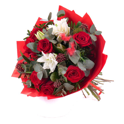 03001552_sweet-cervene-ruze-lalia-a-skimmia