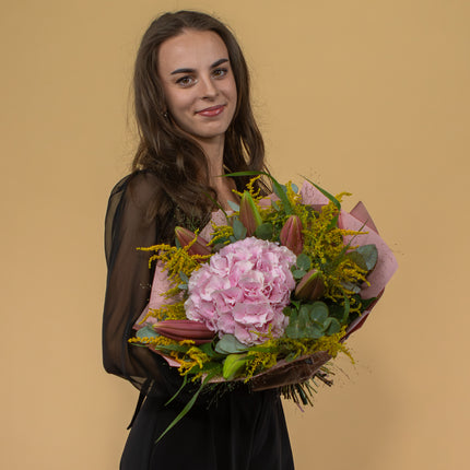 03001639_sweet-pink-hydrangea-and-pink-lily
