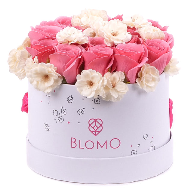 03002059_irigo-bily-blomo-box-m-18-parfum-vonave-ruze-a-kvetiny-tresne