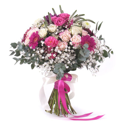 Sweet růžové růže a gerbery s gypsomillou