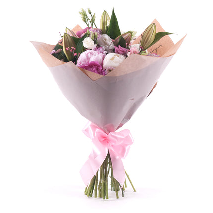 Sweet růžové pivoňky a lilie