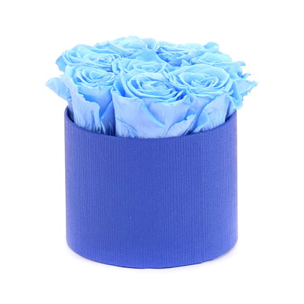 In eterno modrý okrúhly box "S" 8 modrých ruží