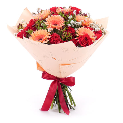 Sweet červené růže a meruňkové gerbery