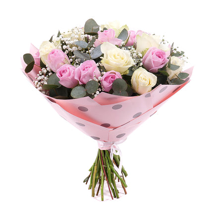 Sweet bílé a růžové růže s eukalyptem