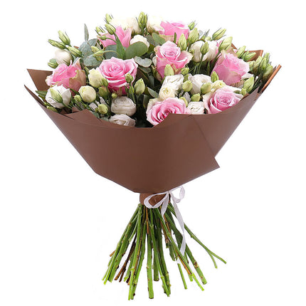 Sweet růžové růže bílé lisiantusy