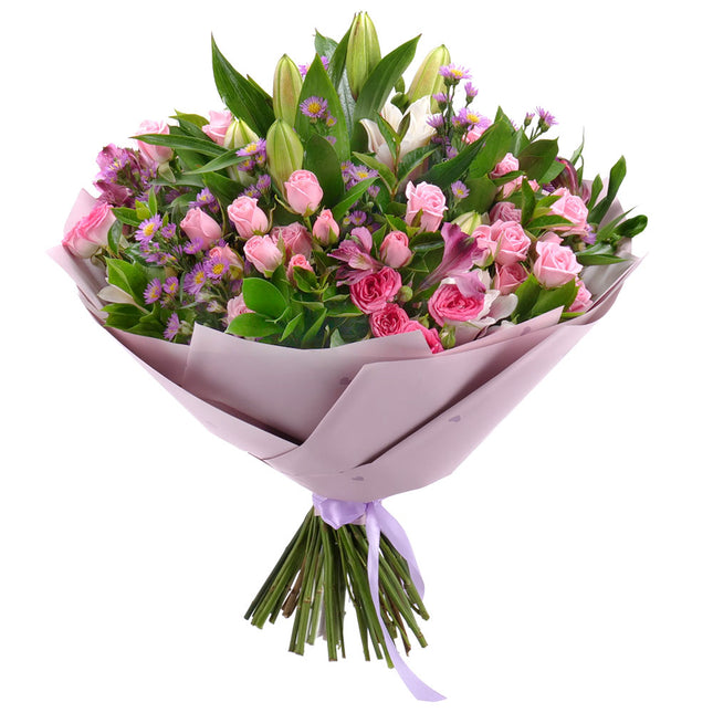 Sweet růžové trsové růže a lilie