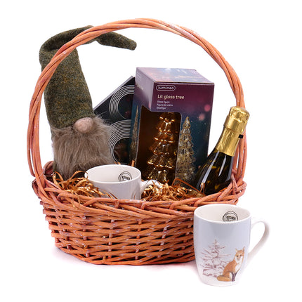 Dárkový proutěný košík s čokoládou a andělem