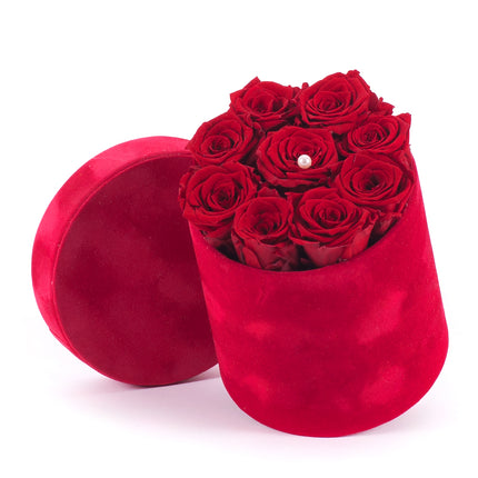 In eterno červený zamatový  okrúhly box červené ruže