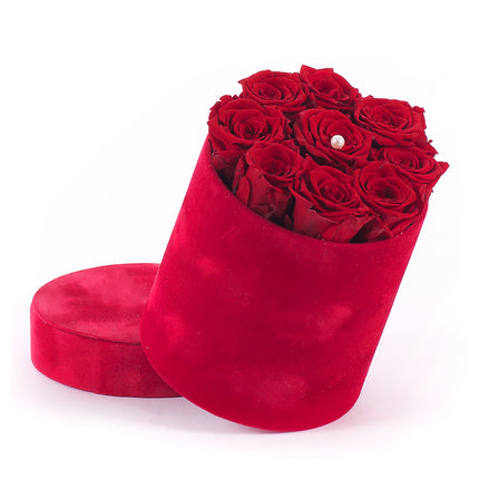 In eterno červený zamatový  okrúhly box červené ruže