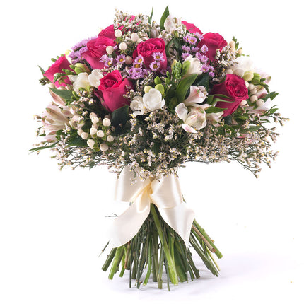 Sweet ružové ruže a biele frézie