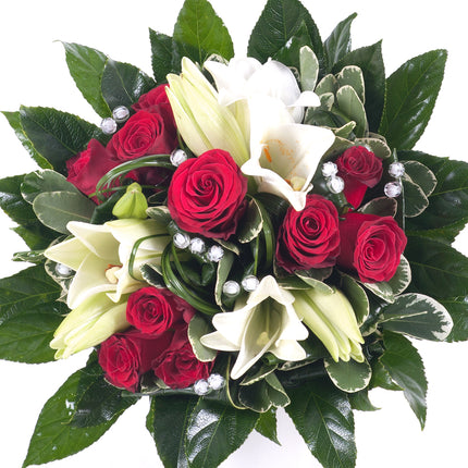 Elite červené růže a bílé lilie