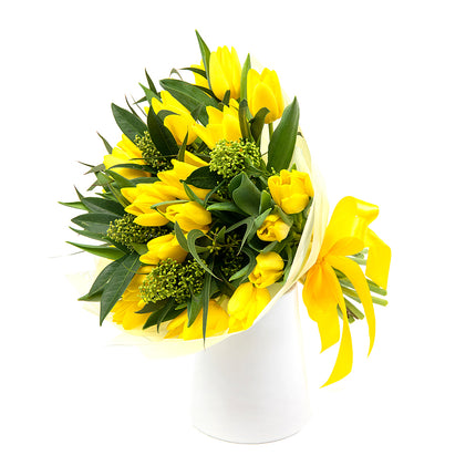 Sweet žlté tulipány skimmia