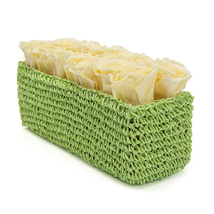 In eterno zelený pletený box 14 krémových růží