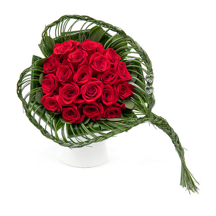 Elite červené růže v pleteném srdci