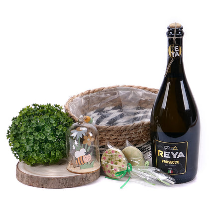 Dárkový ratanový koš s dekorací