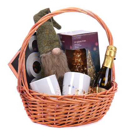 Dárkový proutěný košík s čokoládou a andělem