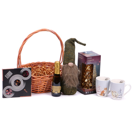 Dárkový proutěný košík s čokoládou a andělem