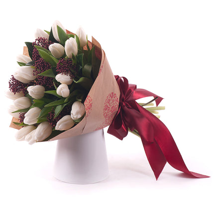 Sweet bílé tulipány skimmia