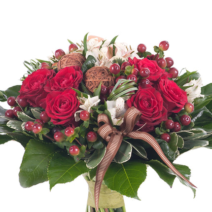 Kytice pro pána červené růže a hypericum
