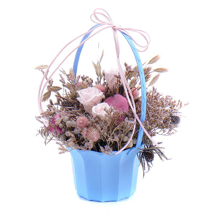 In eterno modrý košík růžové růže