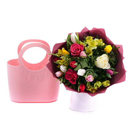 Květinová taška Sweet tulipány, alstromerie a růže