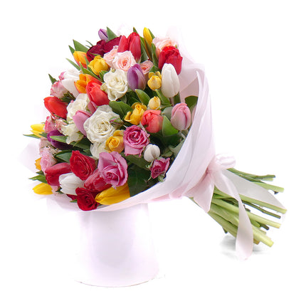 Sweet barevné tulipány a trsové růže