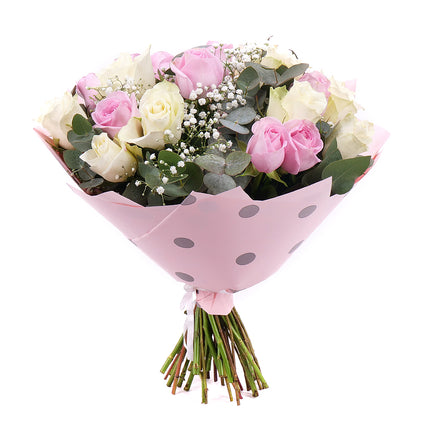 Sweet bílé a růžové růže s eukalyptem