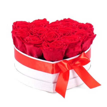 In eterno bílé srdce "M" 13 rudých růží