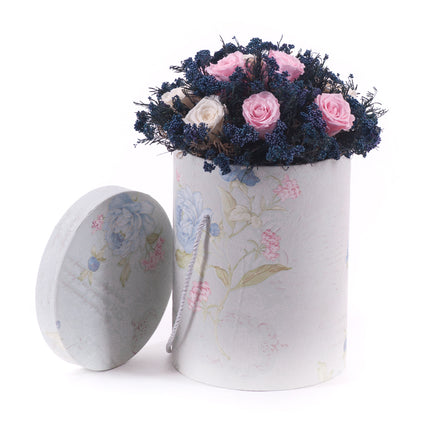 In eterno vintage okrúhly box "M" farebné ruže a gypsomilka