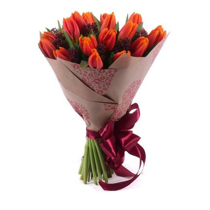 Sweet oranžové tulipány skimmia