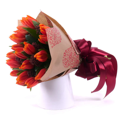 Sweet oranžové tulipány skimmia