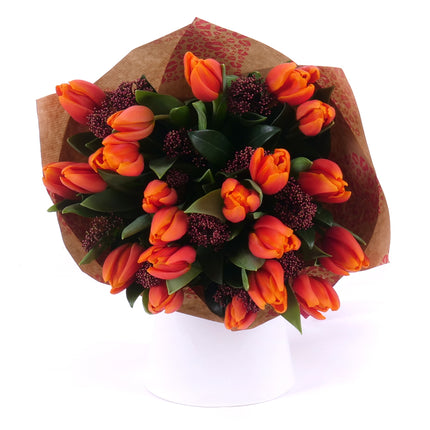 Sweet oranžové tulipány skimmia