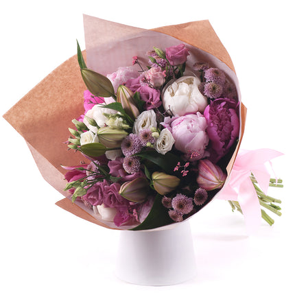 Sweet růžové pivoňky a lilie