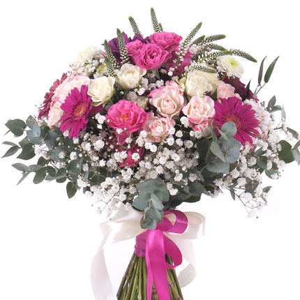 Sweet růžové růže a gerbery s gypsomillou