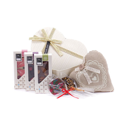 Dárkový krémový box srdce s dekorací