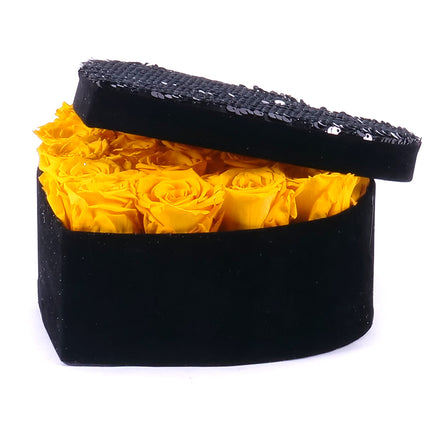 In eterno čierne zamatové srdce 18 žltých ruží