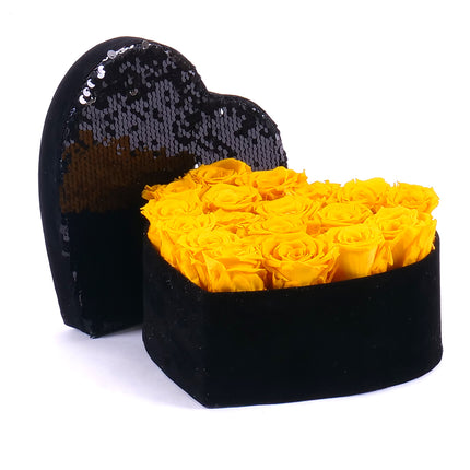 In eterno čierne zamatové srdce 18 žltých ruží