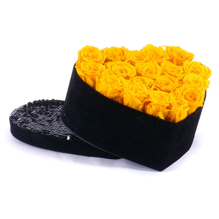 In eterno čierne zamatové srdce 18 žltých ruží